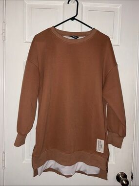 chic Men's Tan Crewneck Sweatshirt